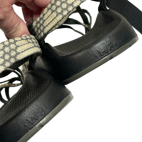 Chaco Gray & Black Sandals Adjustable Strap Toe Sling Size 8 Excellent Condition - Picture 7 of 16